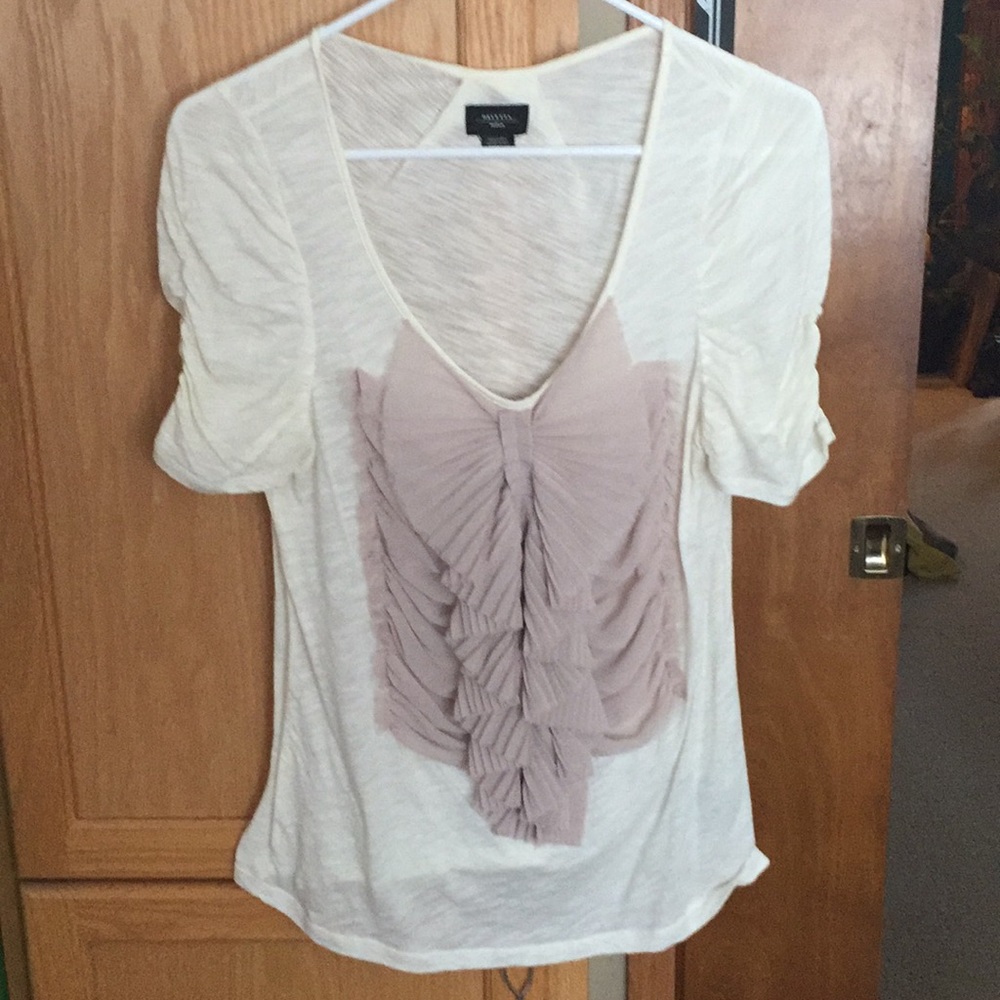 Off white top with a mauve bow detail